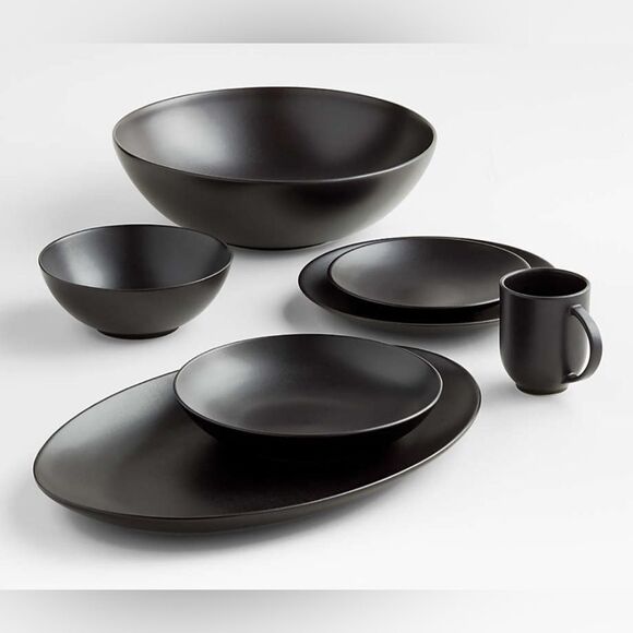 Crate&Barrel Marin Black Dinner Plate Portugal 10 1/2 In Round 1 1/2 In Tall - Picture 10 of 12